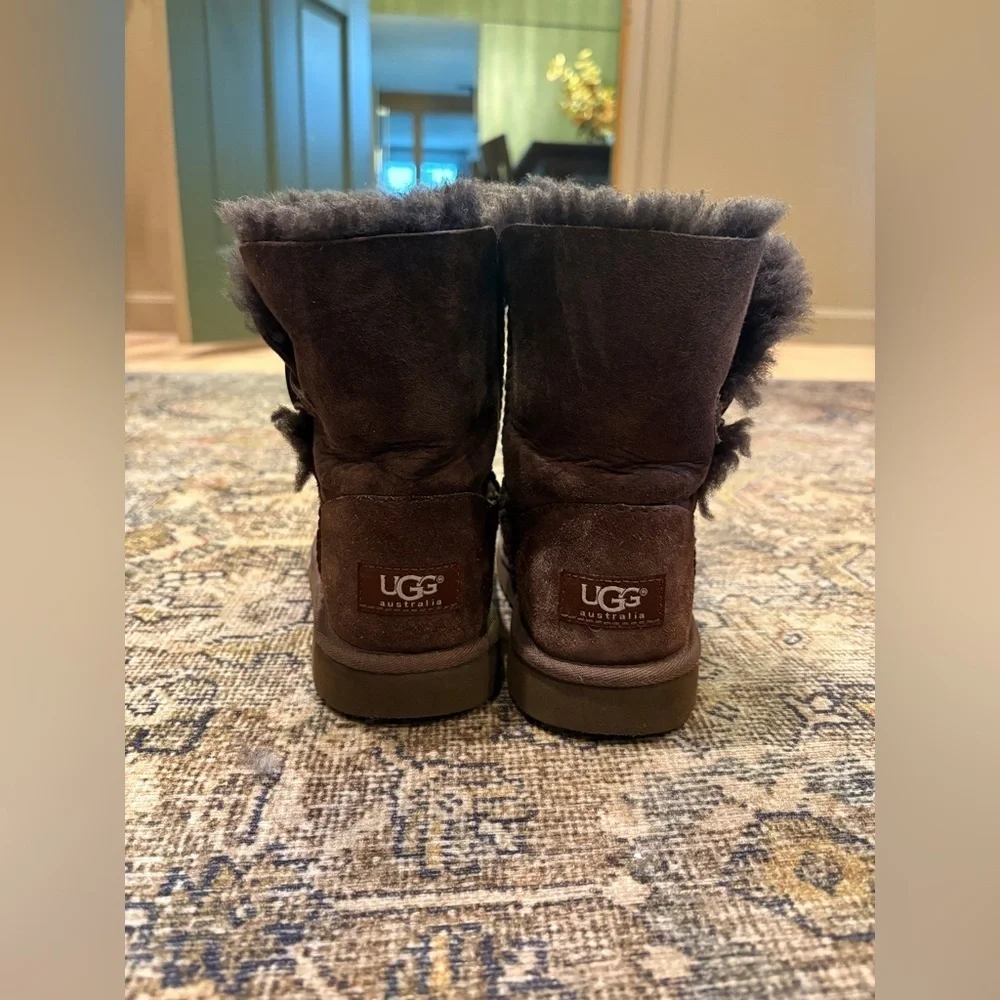 UGG Girls Bailey Button Boots in Dark Brown Chocolate Size 3